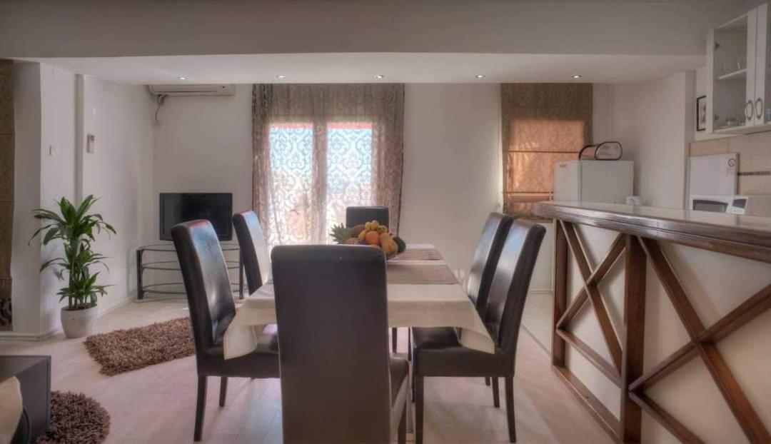 Apartments Aleksandar Petrovac na moru Zimmer foto